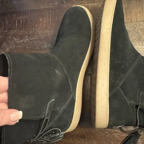 Koolaburra by Ugg Skyller Boots‎ Womens 8 Black Suede Tassel Ankle Moccasin Flat - Picture 7 of 9